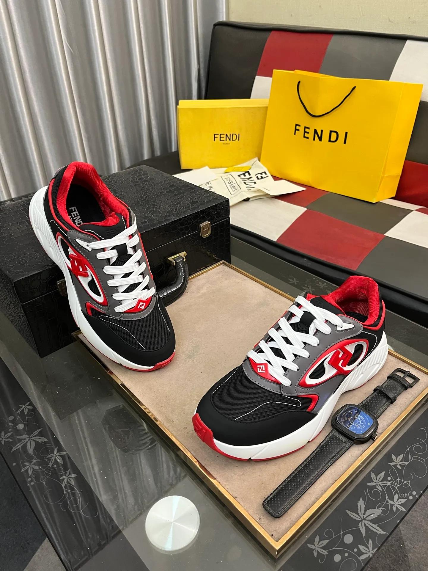 Men's Men's Shoes 💰760⌚️⌚️(Higher version) [Fendi] Fendi's latest casual shoes for men! Available at counters simultaneously! A one-to-one replica of the original. Made entirely of imported top-grain calfskin, the interior is made of top-grain water-dyed cowhide, and the original factory-supplied rubber outsole. Leading new fashion concepts. Matching code: 38-44. 45 can be customized and non-returnable! 3️⃣colors available